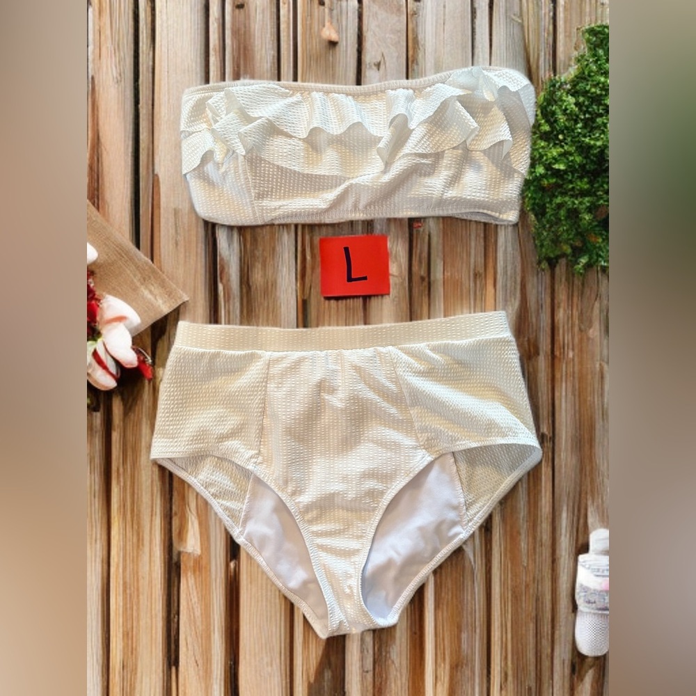 White flattering, bikini